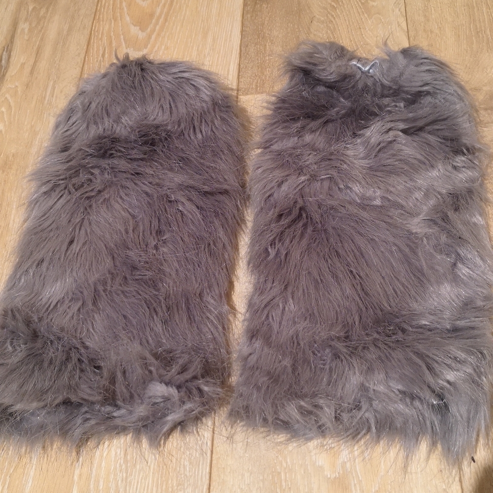 Grey color leg warmer